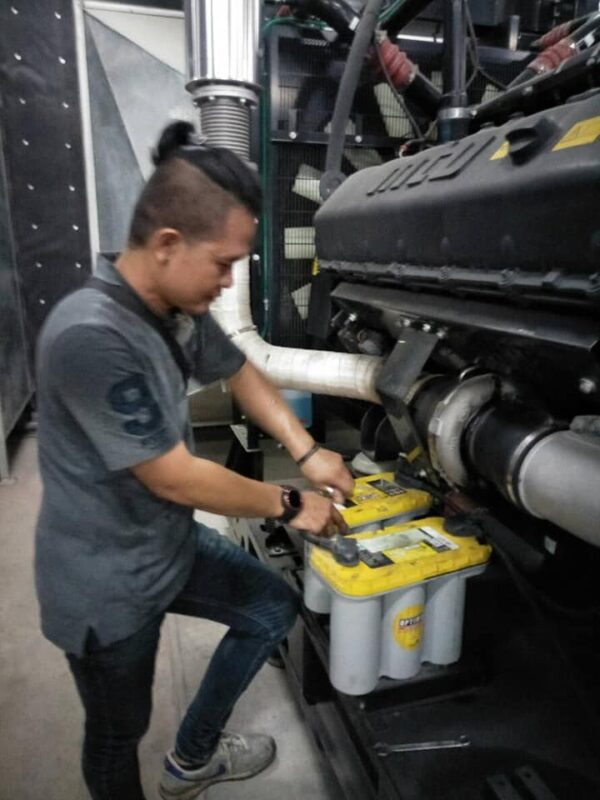 เปลี่ยนแบตเตอรี่เครื่องกำเนิดไฟฟ้า generator